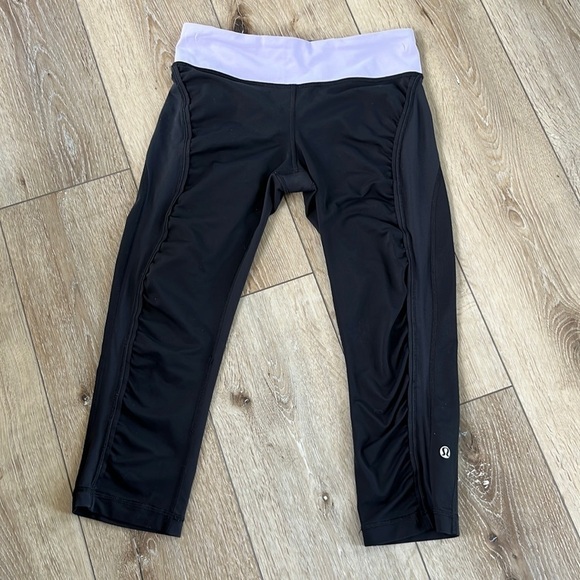 Lululemon Black & Purple Ruched Crop Leggings - Picture 1 of 9